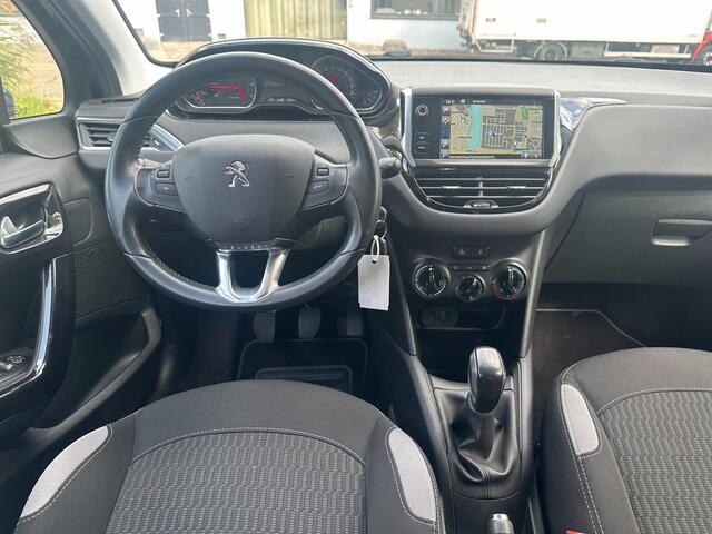 Peugeot 208 1.2 PureTech Style20145-deursNaviNAP 1 jaar APK