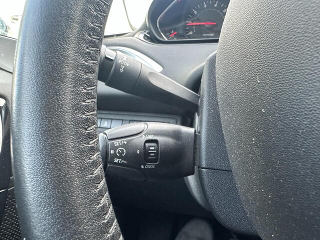 Peugeot 208 1.2 PureTech Style20145-deursNaviNAP 1 jaar APK