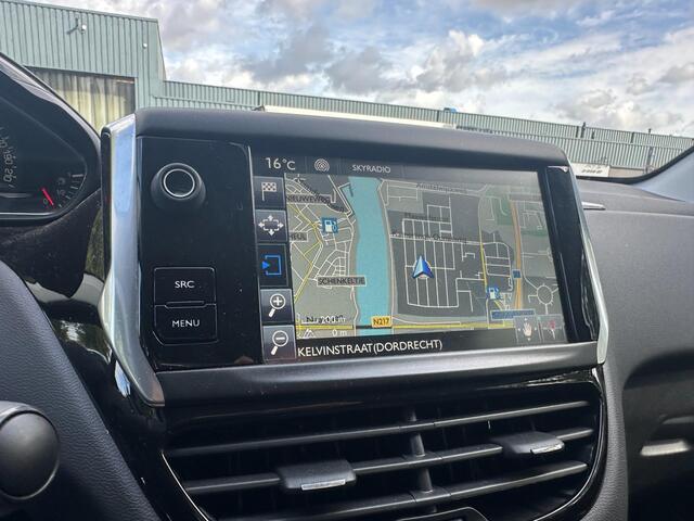 Peugeot 208 1.2 PureTech Style20145-deursNaviNAP 1 jaar APK