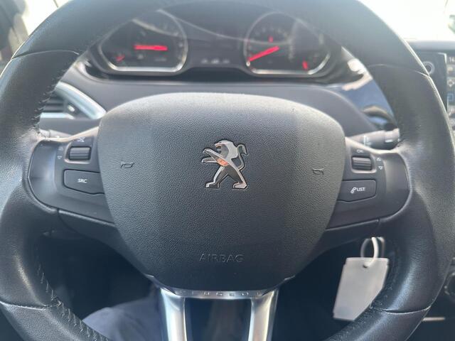 Peugeot 208 1.2 PureTech Style20145-deursNaviNAP 1 jaar APK