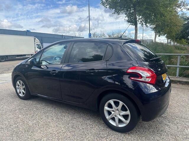 Peugeot 208 1.2 PureTech Style20145-deursNaviNAP 1 jaar APK