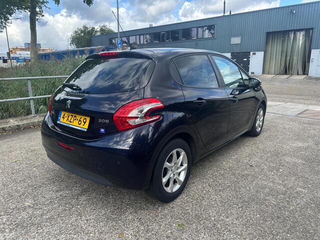 Peugeot 208 1.2 PureTech Style20145-deursNaviNAP 1 jaar APK