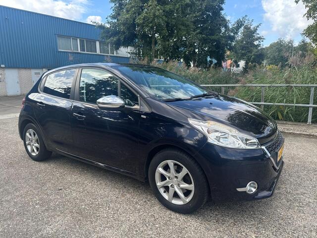 Peugeot 208 1.2 PureTech Style20145-deursNaviNAP 1 jaar APK