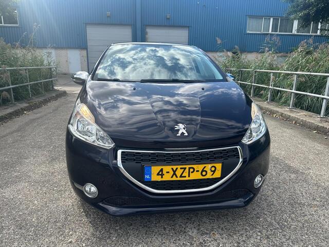 Peugeot 208 1.2 PureTech Style20145-deursNaviNAP 1 jaar APK