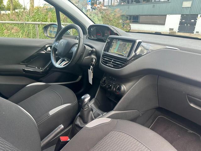 Peugeot 208 1.2 PureTech Style20145-deursNaviNAP 1 jaar APK