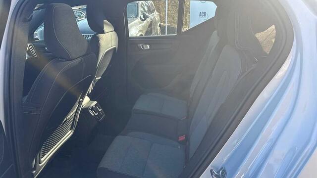 Volvo XC40 Momentum Pro, T2 Geartronic 3YEAR WARRANTY