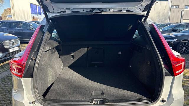 Volvo XC40 Momentum Pro, T2 Geartronic 3YEAR WARRANTY