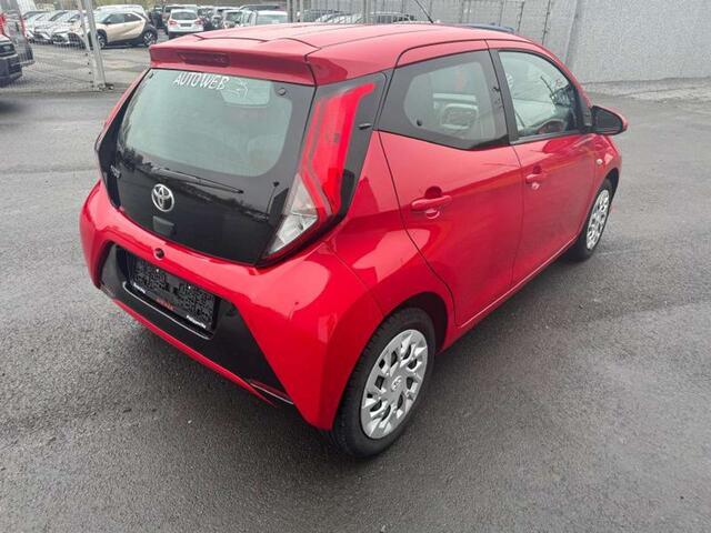 Toyota Aygo 5 d. 1,0 VVT-i 5MT x-play LHD