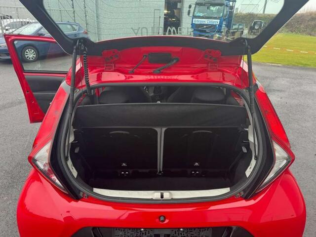Toyota Aygo 5 d. 1,0 VVT-i 5MT x-play LHD