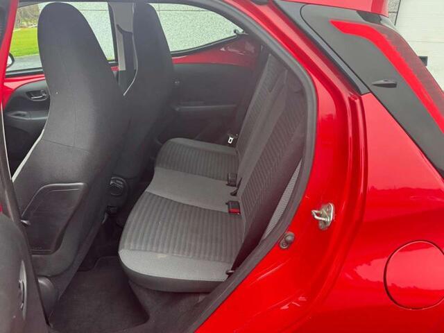 Toyota Aygo 5 d. 1,0 VVT-i 5MT x-play LHD