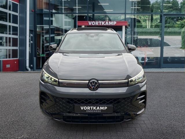 Volkswagen Tiguan 1.5 TSI EHYBRID R-LINE BLACK-OPTIK LEDER/PANO-DAK/TREKHAAK/LEDER/360-C