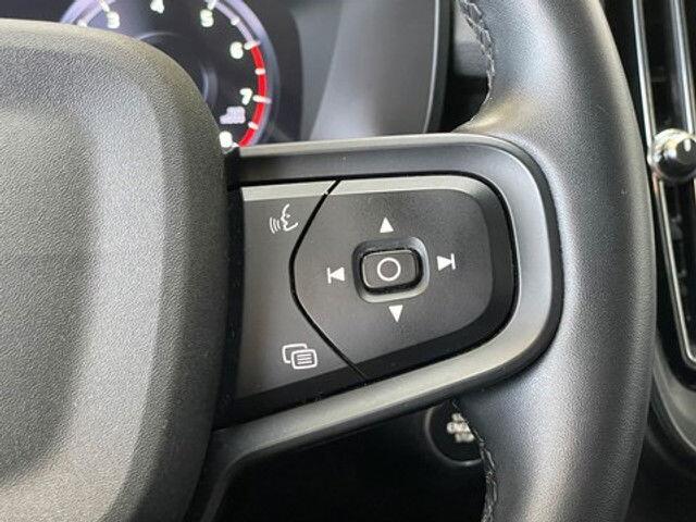 Volvo XC40 T2 Momentum App ConnectDigital CockpitSensoren achter