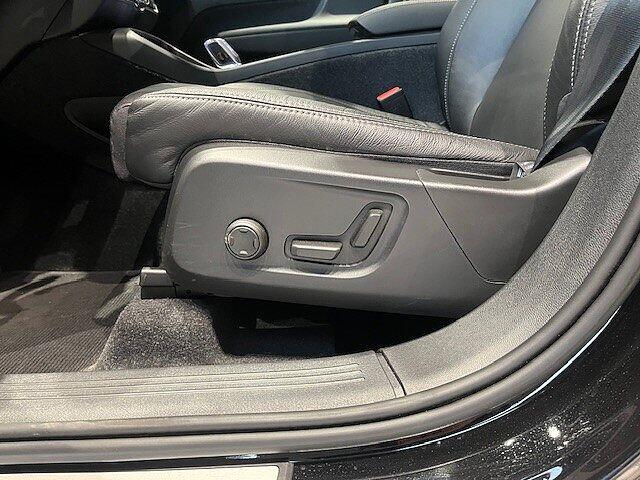 Volvo XC40 Recharge Ultimate, T4 plug-in hybrid, Électrique/essence, Dark