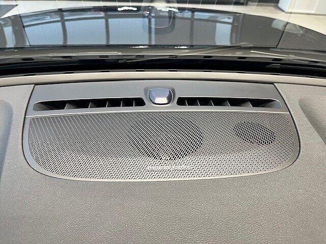 Volvo XC40 Recharge Ultimate, T4 plug-in hybrid, Électrique/essence, Dark