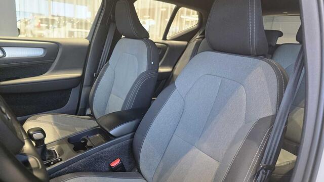 Volvo XC40 Momentum Pro, T2 manual
