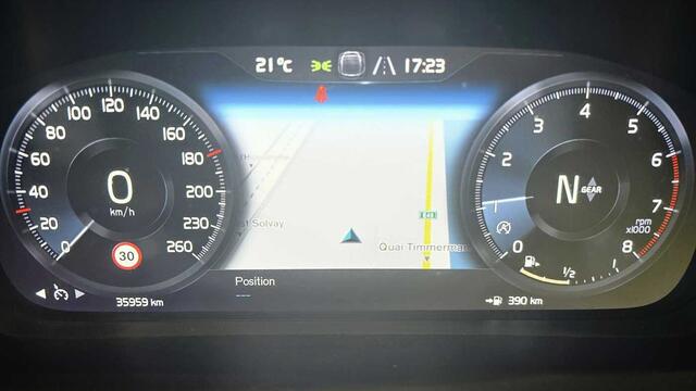 Volvo XC40 Momentum Pro, T2 manual
