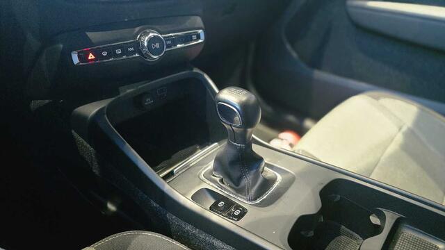 Volvo XC40 Momentum Pro, T2 manual