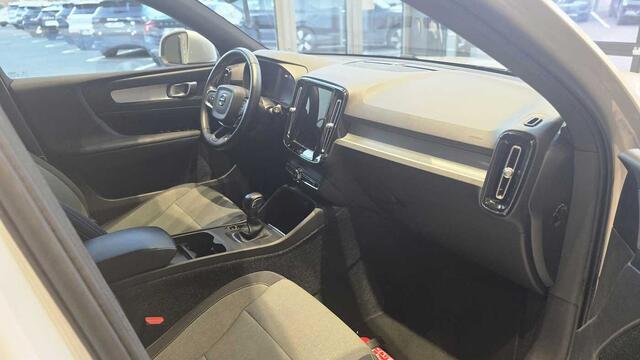 Volvo XC40 Momentum Pro, T2 manual