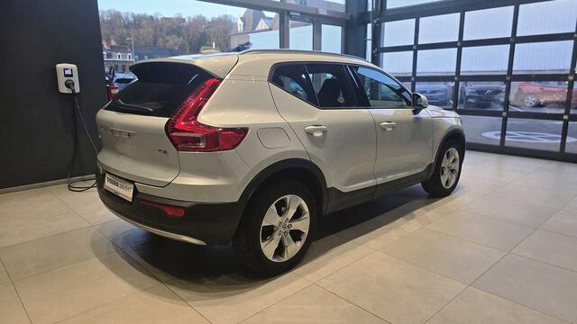 Volvo XC40 Momentum Pro, T2 manual