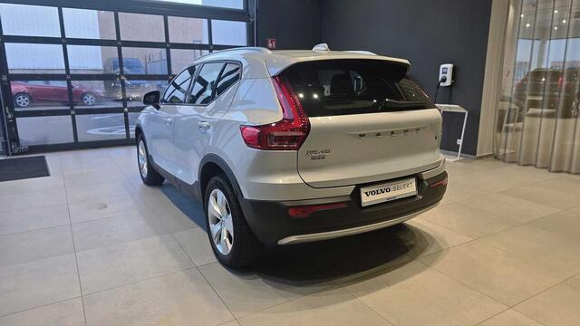 Volvo XC40 Momentum Pro, T2 manual