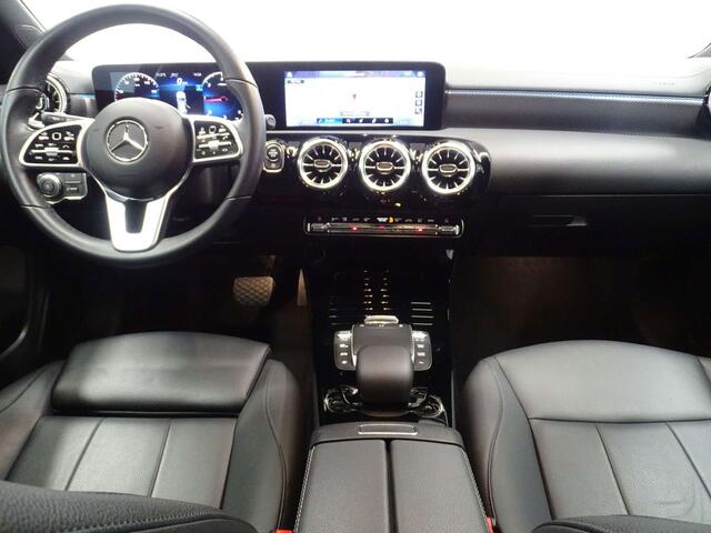 Mercedes-Benz CLA-Klasse 180 d ShootingBrake Luxury GTRONIC FULL LED-CUIR-NAVI