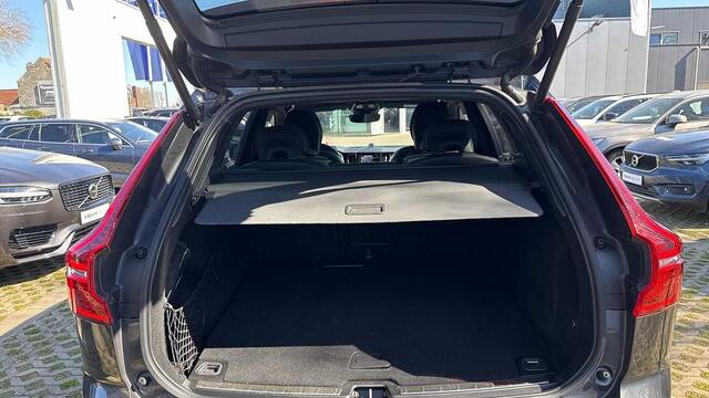 Volvo XC60 Recharge R-Design, T8 AWD Plug in Hybride 3YEAR WARRANTY