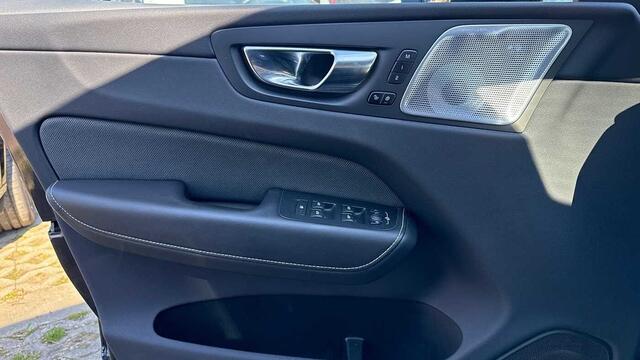 Volvo XC60 Recharge R-Design, T8 AWD Plug in Hybride 3YEAR WARRANTY