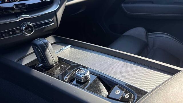 Volvo XC60 Recharge R-Design, T8 AWD Plug in Hybride 3YEAR WARRANTY