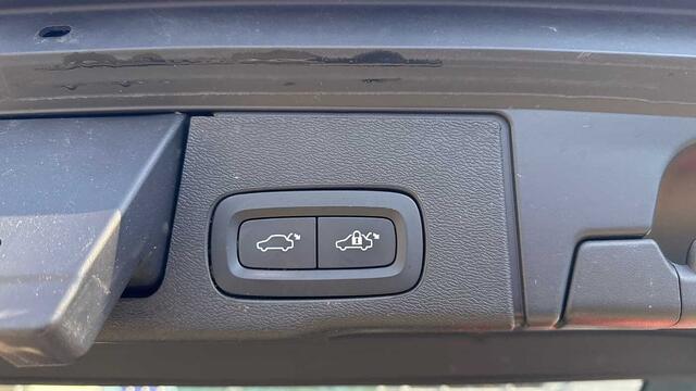 Volvo XC60 Recharge R-Design, T8 AWD Plug in Hybride 3YEAR WARRANTY