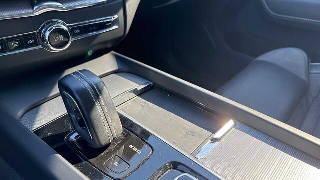 Volvo XC60 Recharge R-Design, T8 AWD Plug in Hybride 3YEAR WARRANTY