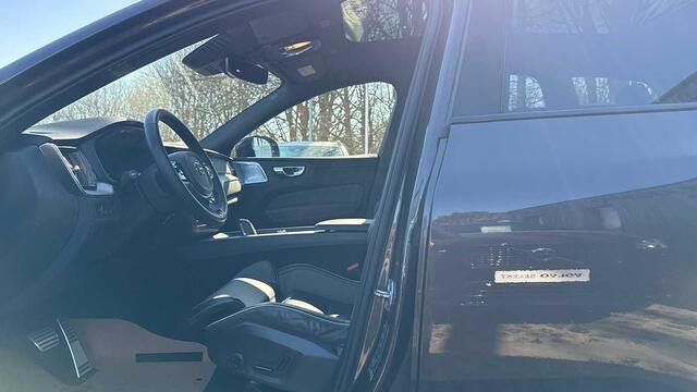 Volvo XC60 Recharge R-Design, T8 AWD Plug in Hybride 3YEAR WARRANTY