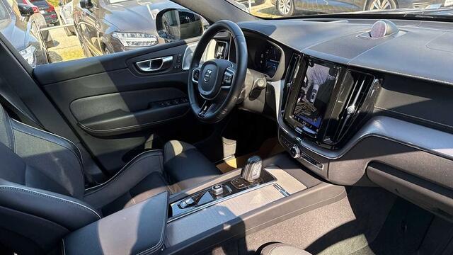 Volvo XC60 Recharge R-Design, T8 AWD Plug in Hybride 3YEAR WARRANTY