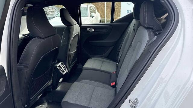 Volvo XC40 Momentum Pro, B4 mildhybrid 3YEAR WARRANTY