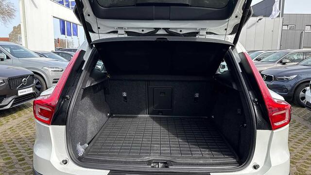 Volvo XC40 Momentum Pro, B4 mildhybrid 3YEAR WARRANTY
