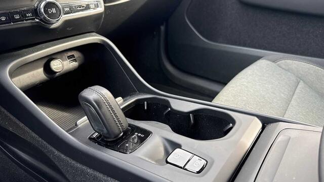 Volvo XC40 Momentum Pro, B4 mildhybrid 3YEAR WARRANTY