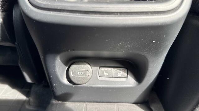 Volvo XC40 Momentum Pro, B4 mildhybrid 3YEAR WARRANTY
