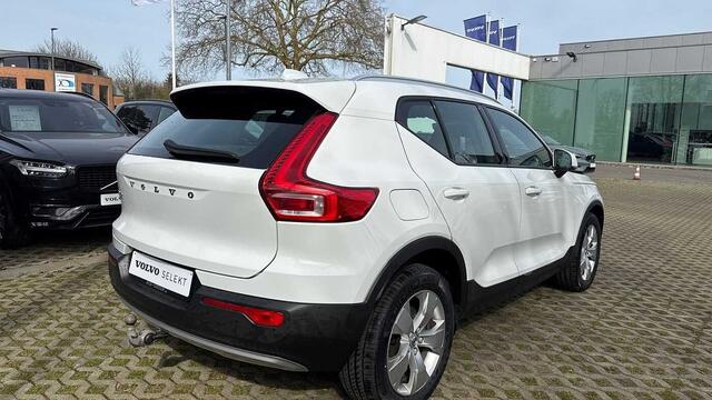 Volvo XC40 Momentum Pro, B4 mildhybrid 3YEAR WARRANTY