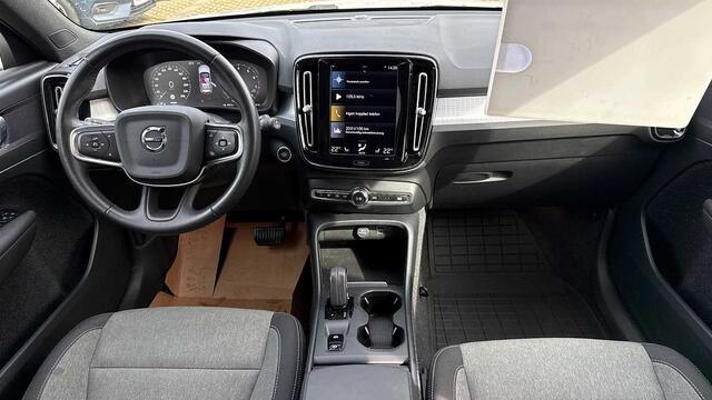 Volvo XC40 Momentum Pro, B4 mildhybrid 3YEAR WARRANTY
