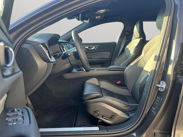 Volvo V60 Plus Dark
