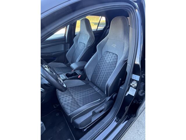 Volkswagen Golf R-Line Mhev