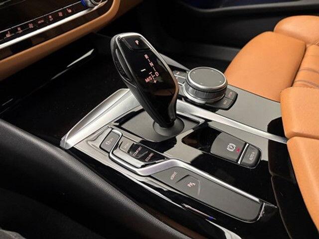 BMW 5-Serie 530 eA Perfomance line Leder GPS Camera verw.Zetels Alu