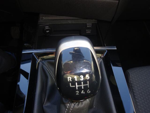 Opel Astra 12T 5drs GPS parkeersensoren v+a