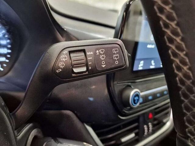 Ford Fiesta TITANIUM BENZINE