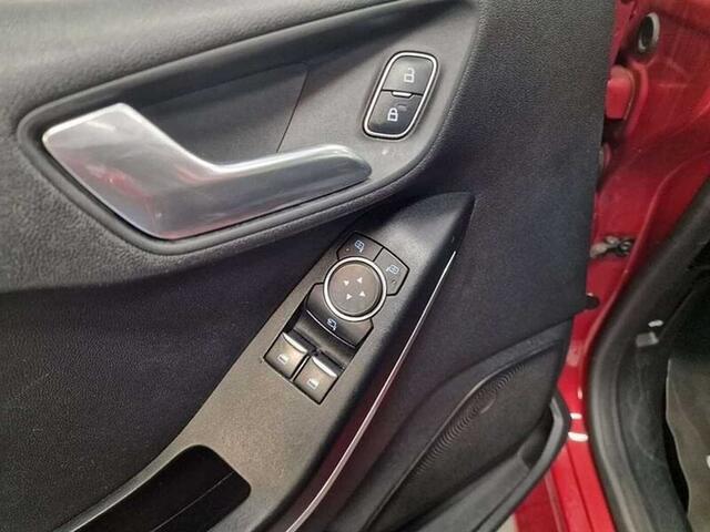 Ford Fiesta TITANIUM BENZINE