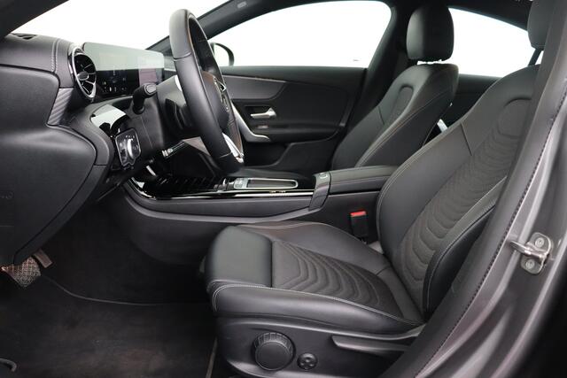 Mercedes-Benz CLA-Klasse 200 PROGRESSIVE iA DCT SEDAN PROGRESSIVE iA DCT + GPS + PDC + HALF-LEDER + ALU 18