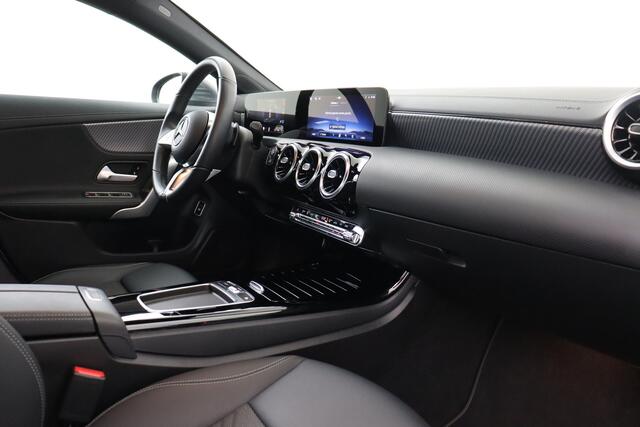 Mercedes-Benz CLA-Klasse 200 PROGRESSIVE iA DCT SEDAN PROGRESSIVE iA DCT + GPS + PDC + HALF-LEDER + ALU 18