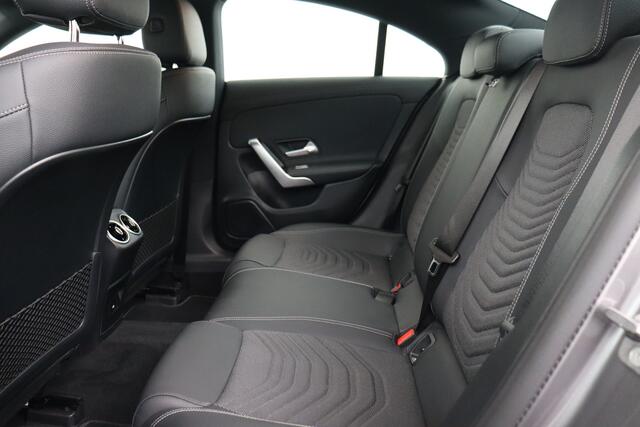 Mercedes-Benz CLA-Klasse 200 PROGRESSIVE iA DCT SEDAN PROGRESSIVE iA DCT + GPS + PDC + HALF-LEDER + ALU 18