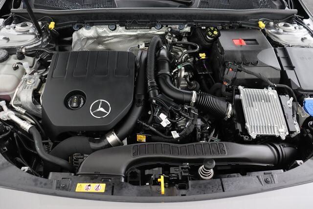 Mercedes-Benz CLA-Klasse 200 PROGRESSIVE iA DCT SEDAN PROGRESSIVE iA DCT + GPS + PDC + HALF-LEDER + ALU 18