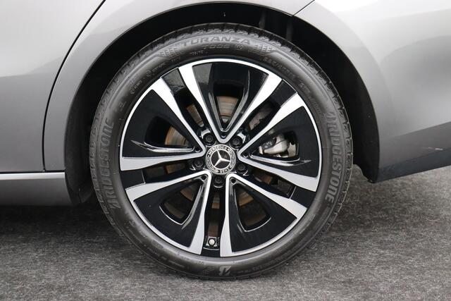 Mercedes-Benz CLA-Klasse 200 PROGRESSIVE iA DCT SEDAN PROGRESSIVE iA DCT + GPS + PDC + HALF-LEDER + ALU 18