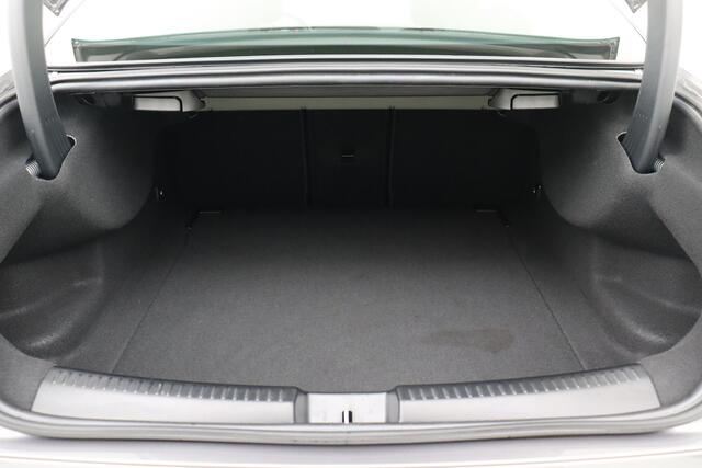 Mercedes-Benz CLA-Klasse 200 PROGRESSIVE iA DCT SEDAN PROGRESSIVE iA DCT + GPS + PDC + HALF-LEDER + ALU 18
